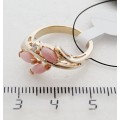 Кольцо с кораллом (розовый) "3 рис + циркон"