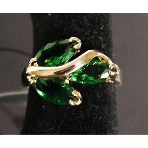 Кольцо с цирконом зеленым "большой рис"