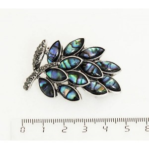 Брошь из гелиотиса "веточка с листьями"