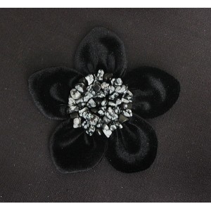 Брошь из обсидиана снежного и бархата "цветок", диаметр 9см