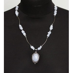 Колье-кулон из агата голубого (сапфирин), овал 25х18мм, оправа "медальон"