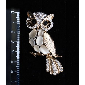 Брошь из кошачьего глаза (синт.) "сова"