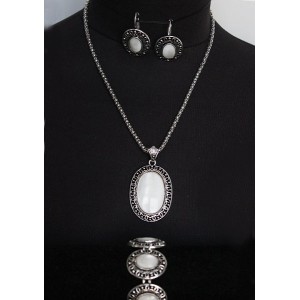 Комплект: колье, браслет и серьги из перламутра (белый), узор "лоза", овал в металле с узором