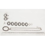 Комплект: колье, браслет и серьги из перламутра (белый), узор "лоза", овал в металле с узором