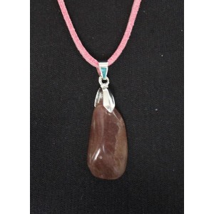 Кулон из авантюрина вишневого, галтовка