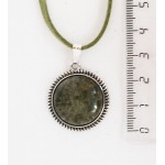 Кулон из унакита, круг 20мм, оправа с насечками