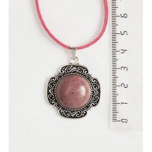 Кулон из родонита, круг 20мм, оправа "4 лепестка"