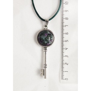 Кулон из цоизита "ключик", круг 20мм