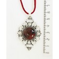 Кулон из яшмы красно-коричневой, круг 18мм, оправа "ромб с узором"