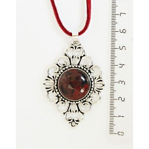 Кулон из яшмы красно-коричневой, круг 18мм, оправа "ромб с узором"