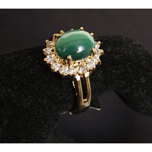 Кольцо с малахитом "овал в цирконах"