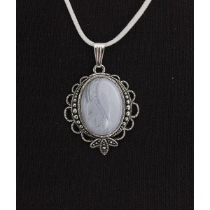 Кулон из агата голубого (сапфирин), овал 18х13мм, оправа "трилистник"