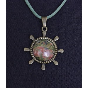 Кулон из унакита, круг 20мм, оправа "штурвал" цвет бронза