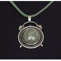 Кулон из змеевика, круг 20мм, оправа "будильник"