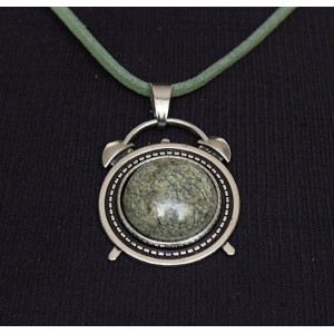 Кулон из змеевика, круг 20мм, оправа "будильник"