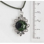 Кулон из хромдиопсида "2 цветка", круг 12мм