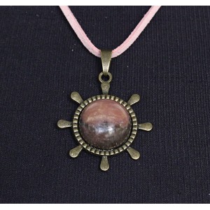 Кулон из родонита, круг 20мм, оправа "штурвал" цвет бронза