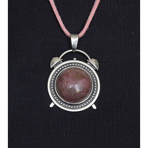 Кулон из родонита,  круг 20мм, оправа "будильник"