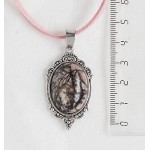 Кулон из родонита, овал 25х18мм, оправа "медальон"