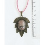 Кулон из родонита "лист", овал 25х18мм
