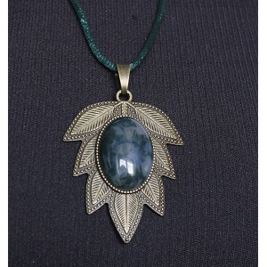 Кулон из яшмы зеленой "лист", овал 25х18мм