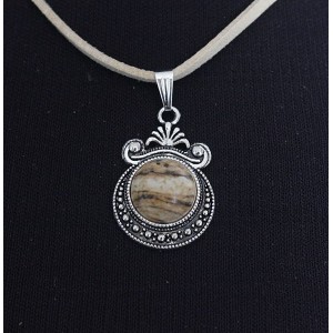 Кулон из яшмы песочной, круг 12мм, оправа "корона"