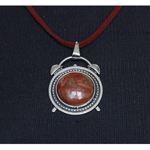 Кулон из яшмы красной, круг 20мм, оправа "будильник"