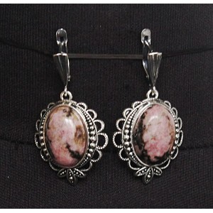 Серьги из родонита, овал 18х13мм, оправа "трилистник", швензы посеребрение