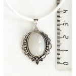 Кулон из агата белого, овал 18х13мм, оправа "трилистник"