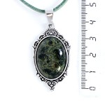Кулон из змеевика, овал 25х18мм, оправа "медальон"
