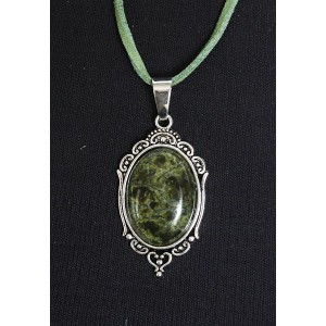 Кулон из змеевика, овал 25х18мм, оправа "медальон"