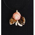 Кулон из коралла (розовый) и тигрового глаза "1 резная роза 2 листа"