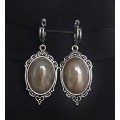 Серьги из агата кофейного (тонировка), овал 25х18мм, швензы посеребрение, оправа "медальон"