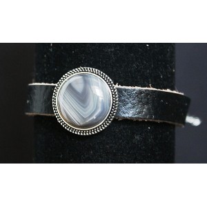 Браслет из агата серого, круг 18мм, на ремешке нат. кожа, цвет ант. серебро