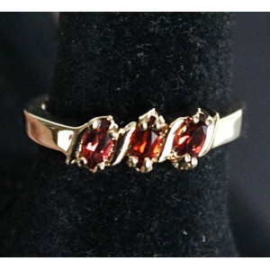 Кольцо с гранатом "3 камня" 