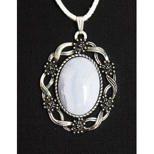 Кулон из агата голубого (сапфирина), овал 25х18мм, оправа "торжество"