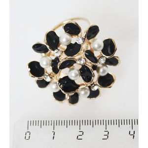 Кольцо для платка "соцветие трилистников", майорка, цвет белый+черный+золотистый