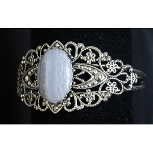 Браслет из агата голубого (сапфирин), овал 25х18мм, жесткая основа цвет ант.серебро