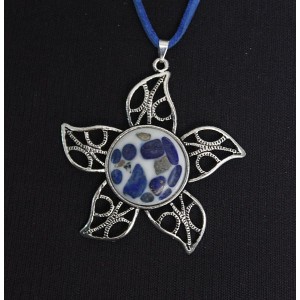 Кулон из лазурита и пирита "цветок 5 лепестков", мозаика, круг 20мм