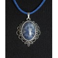Кулон из лазурита (бело-синий), овал 18х13мм, оправа "трилистник"