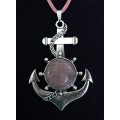 Кулон из родонита "якорь", круг 20мм