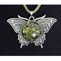 Кулон из янтаря (переплавленый) "бабочка", цвет зеленый, круг 20мм