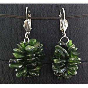 Серьги из хромдиопсида, галтовка, 3 нити, 2см