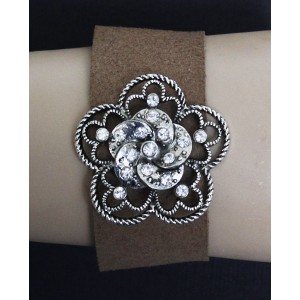 Браслет со стразами "пятилистник", цвет коричневый, на кнопках