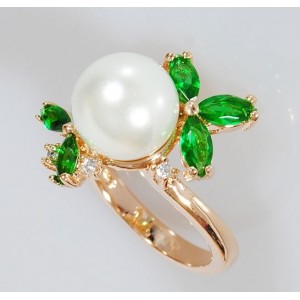 Кольцо  с фианитом зеленым "жемчужная нежность"