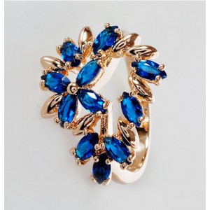 Кольцо со шпинелью "камелия"