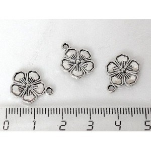 Подвеска "цветок анютины глазки", цвет ант. серебро,16mm x 13mm