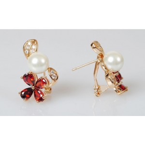 Серьги из жемчуга белого и граната "жемчужный цветок"