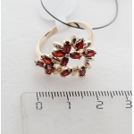 Кольцо с гранатом "камелия"