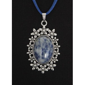 Кулон из лазурита (бело-синий), овал 25х18мм, оправа "клумба"